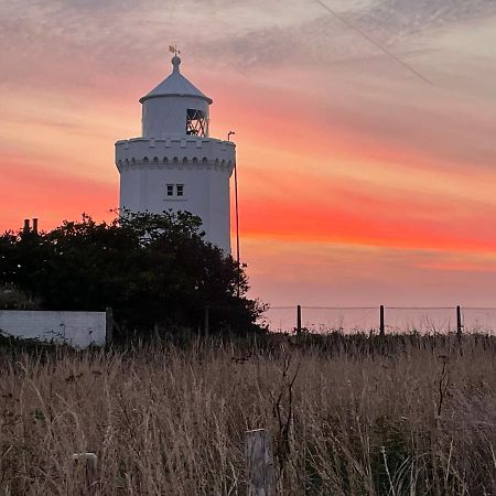 Fab Stay UK: Coastal Retreat with Secure Parking Dover Exterior photo